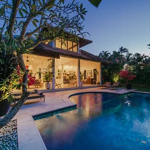 villa-eight.hotelsseminyak.net/